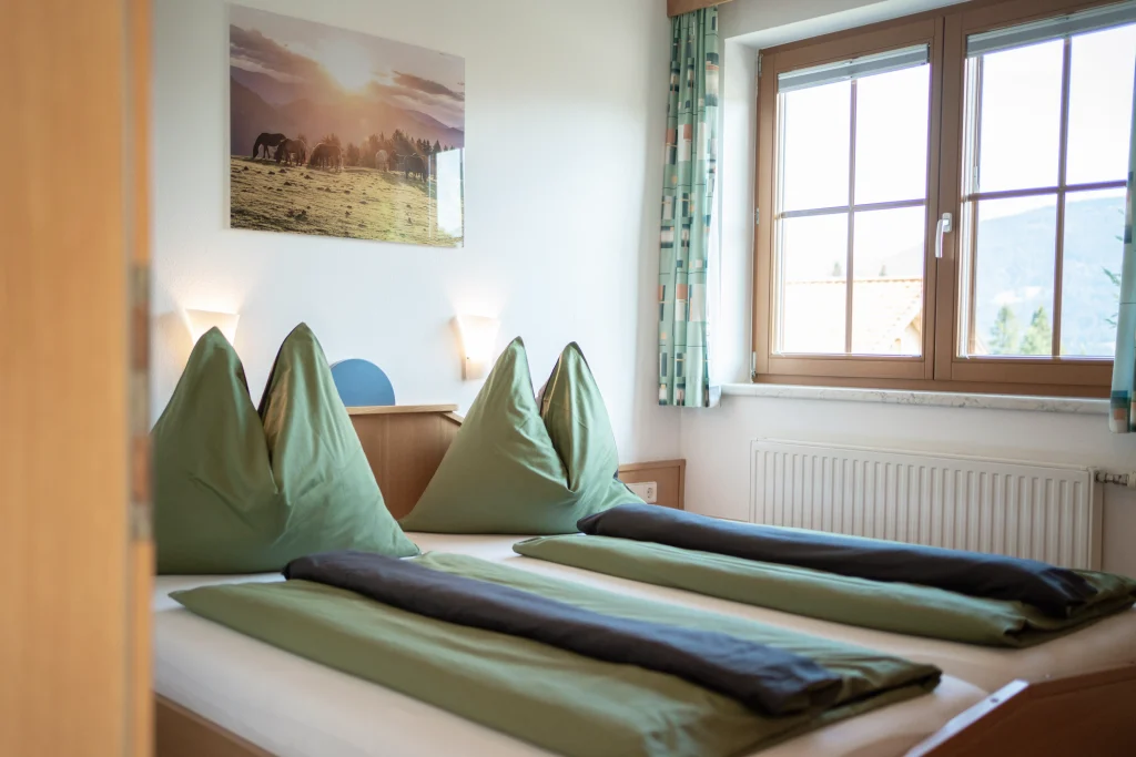 hauser hof nassfeld family appartement schlafzimmer 2 bett