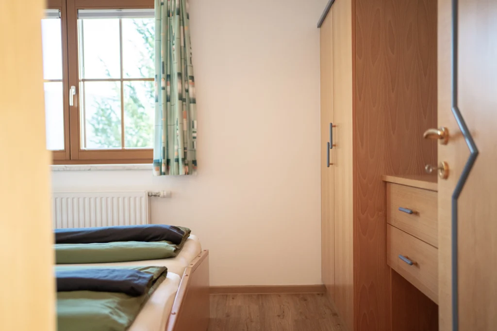 hauser hof nassfeld family appartement schlafzimmer innen